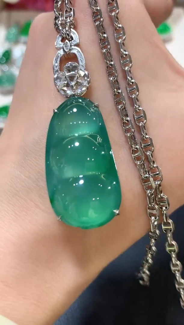 吊坠(不含链)18K金镶嵌翡翠糯**?n94