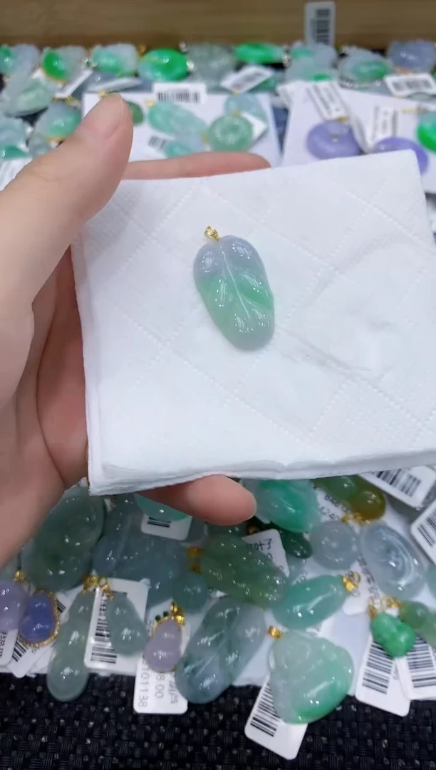 翡翠18K金镶嵌颈饰111111111