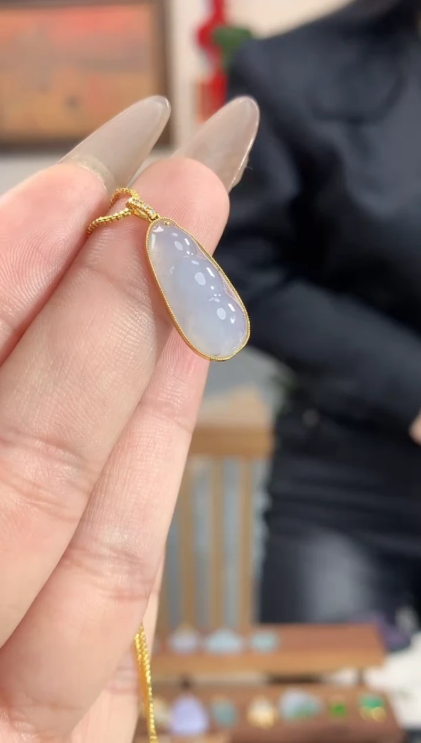 【闪购商品】翡翠吊坠(不含链)18K金镶嵌福豆