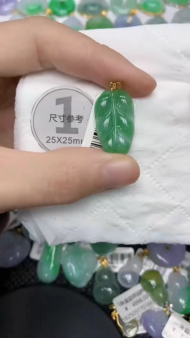 颈饰18K金镶嵌翡翠111111111