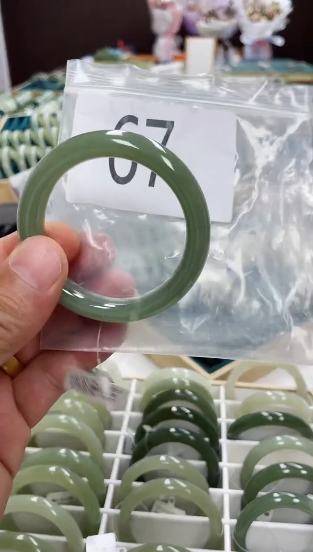 和田玉手镯未镶嵌和田玉手镯 52.3圈口 67号