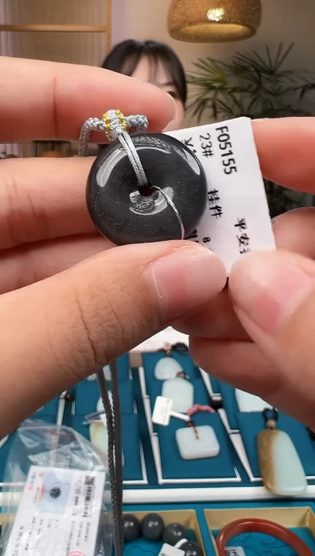 和田玉未镶嵌颈饰于田料吊坠 F05155