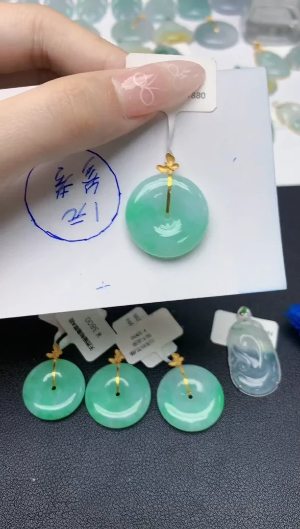 翡翠18K金镶嵌颈饰天然翡翠A货