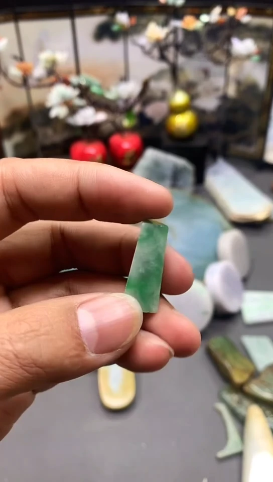 【闪购商品】翡翠耳饰未镶嵌天然翡翠A货