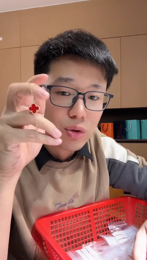 【闪购商品】玛瑙/玉髓手链18K金镶嵌红色k黄，单花四叶草手链GHJ