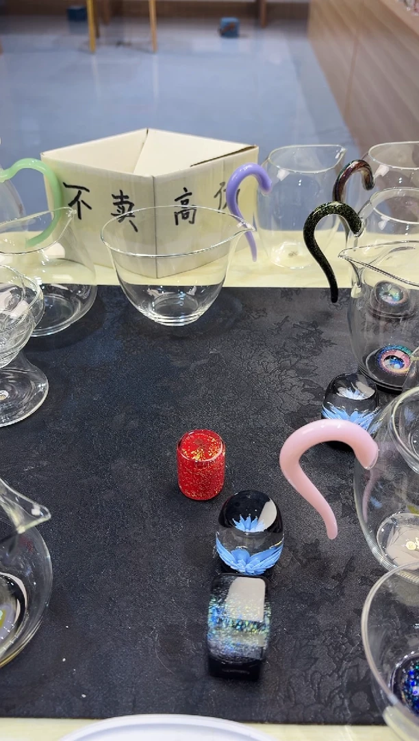 茜黑金莲君壶简装发货