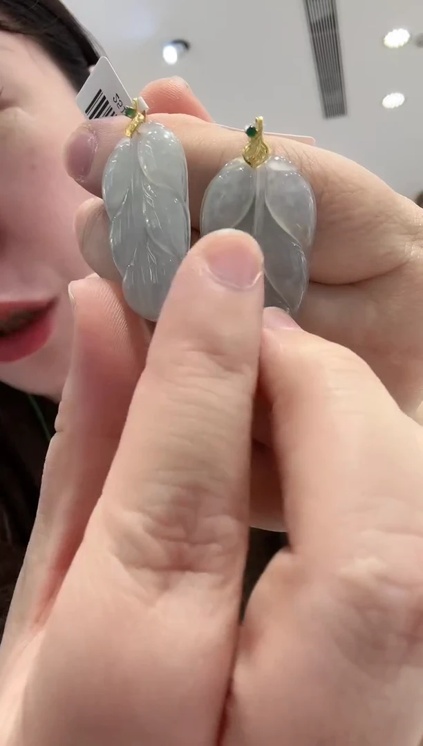 颈饰18K金镶嵌翡翠【6】多样性发一叶子35.3*18.6*3.7