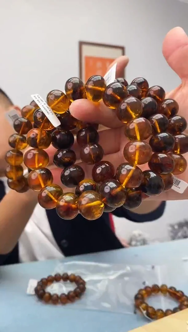 琥珀未镶嵌珠宝奇石假一赔一百倍，抚顺琥珀多样性发一件