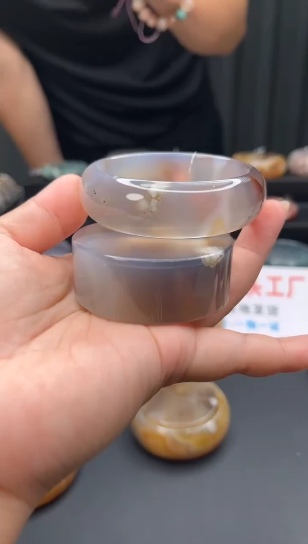 石英质玉手镯未镶嵌赠送镯心（57圈口）无证书