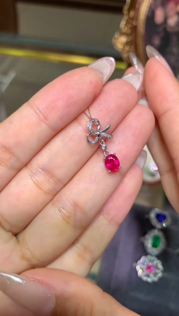 18K金镶嵌吊坠(不含链)红宝石0.55CT