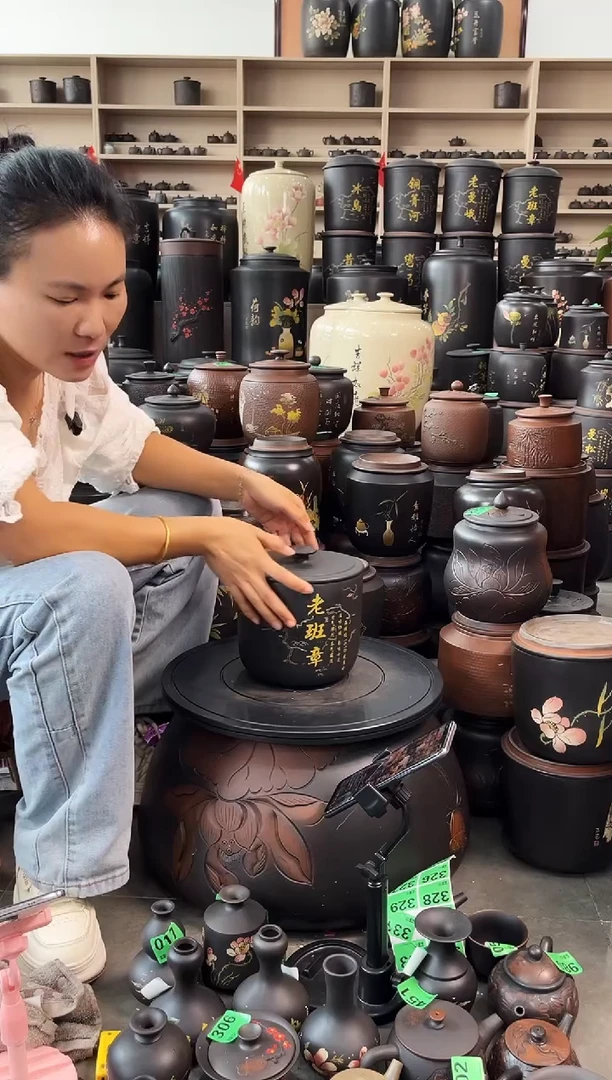 罐瑕疵茶叶罐  彩填小五饼老班章  415