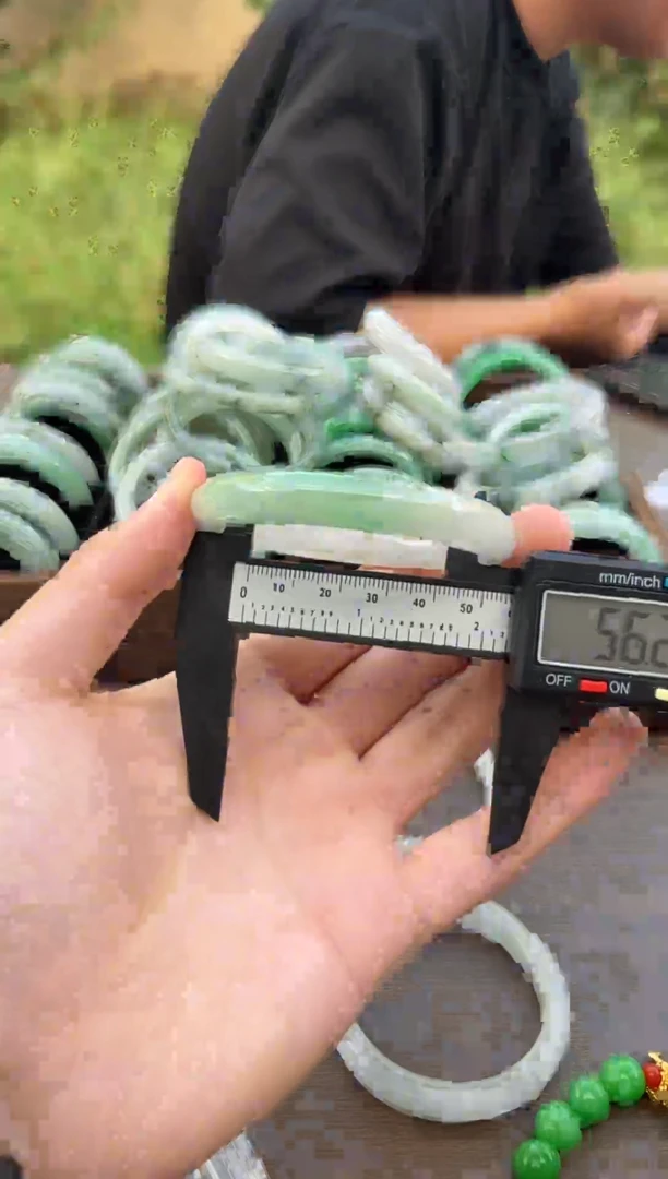 未镶嵌手镯翡翠B3