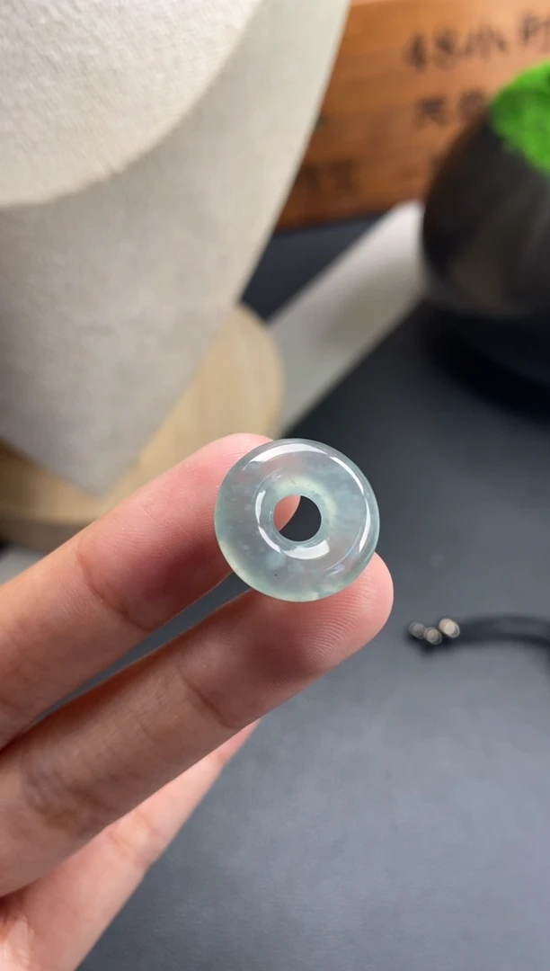 颈饰未镶嵌翡翠冰种甜甜圈