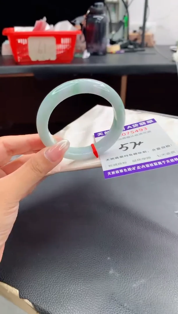 翡翠手镯未镶嵌有纹，完美者勿拍
