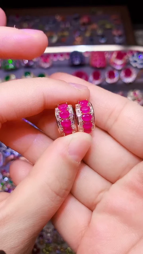 银S925镶嵌耳饰红宝石.....