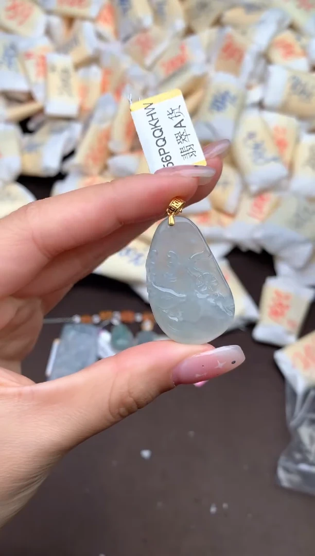 【闪购商品】翡翠挂件18K金镶嵌一