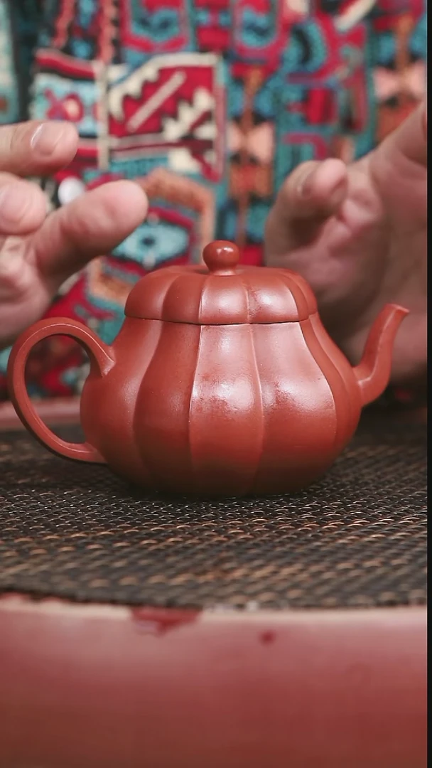 茶壶紫砂朱泥筋纹梨形260CC微微暇