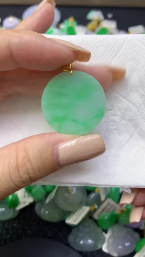 颈饰18K金镶嵌翡翠天然缅甸翡翠A货