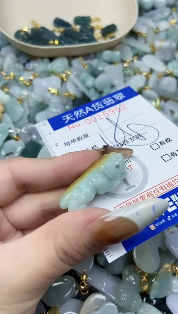 【闪购商品】翡翠颈饰未镶嵌天然A货翡翠