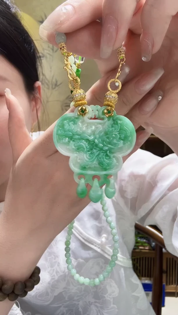 颈饰未镶嵌翡翠吊坠