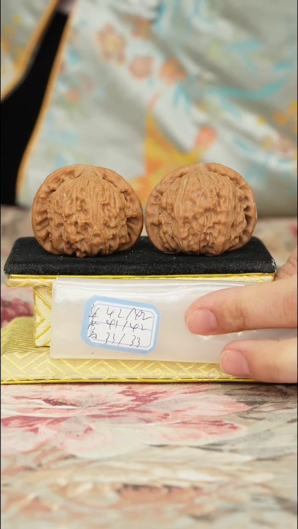【闪购商品】文玩核桃把件白狮子