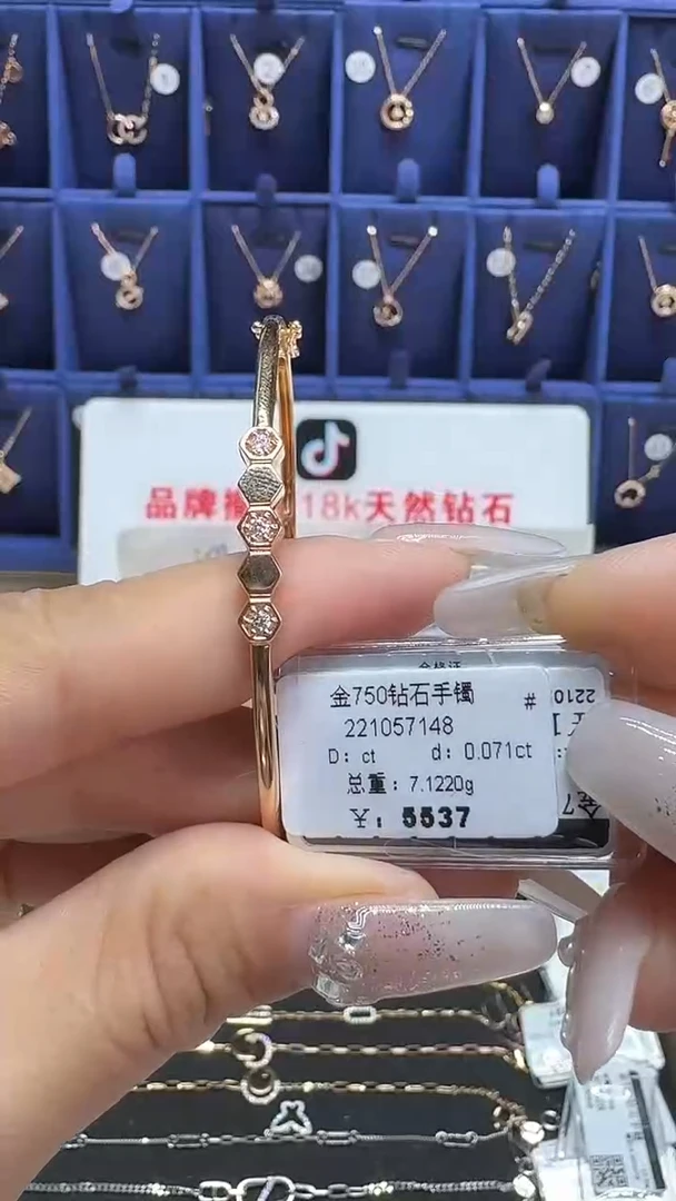 18K金镶嵌手镯钻石手镯