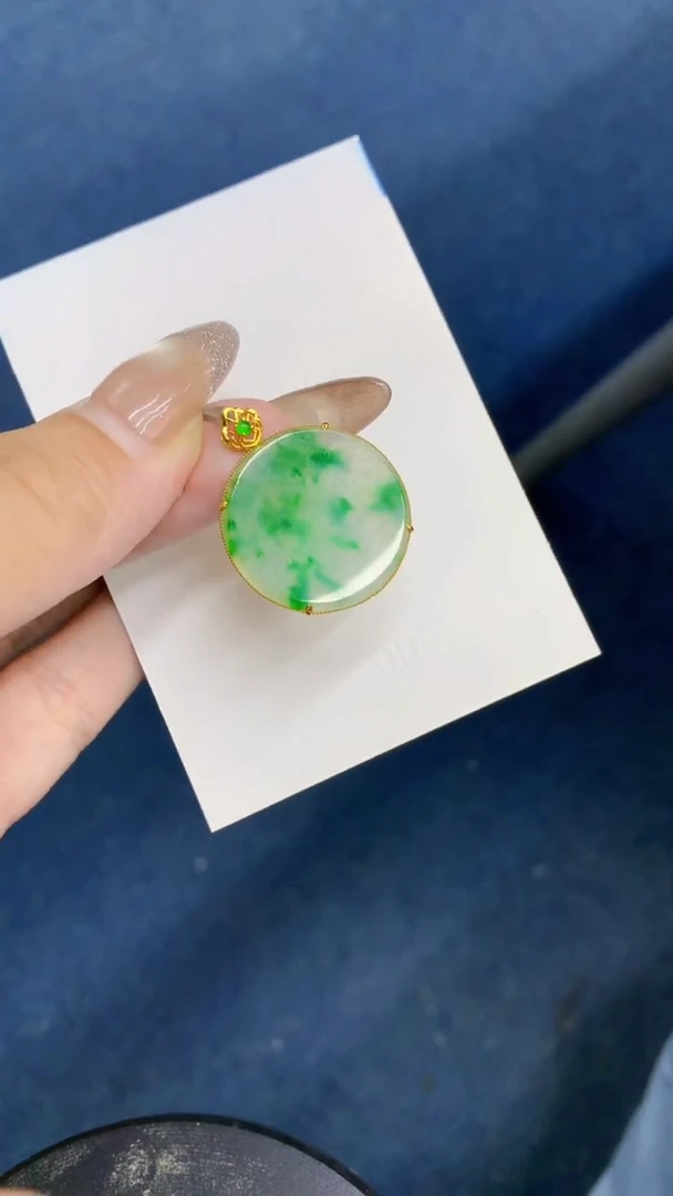 颈饰18K金镶嵌翡翠1