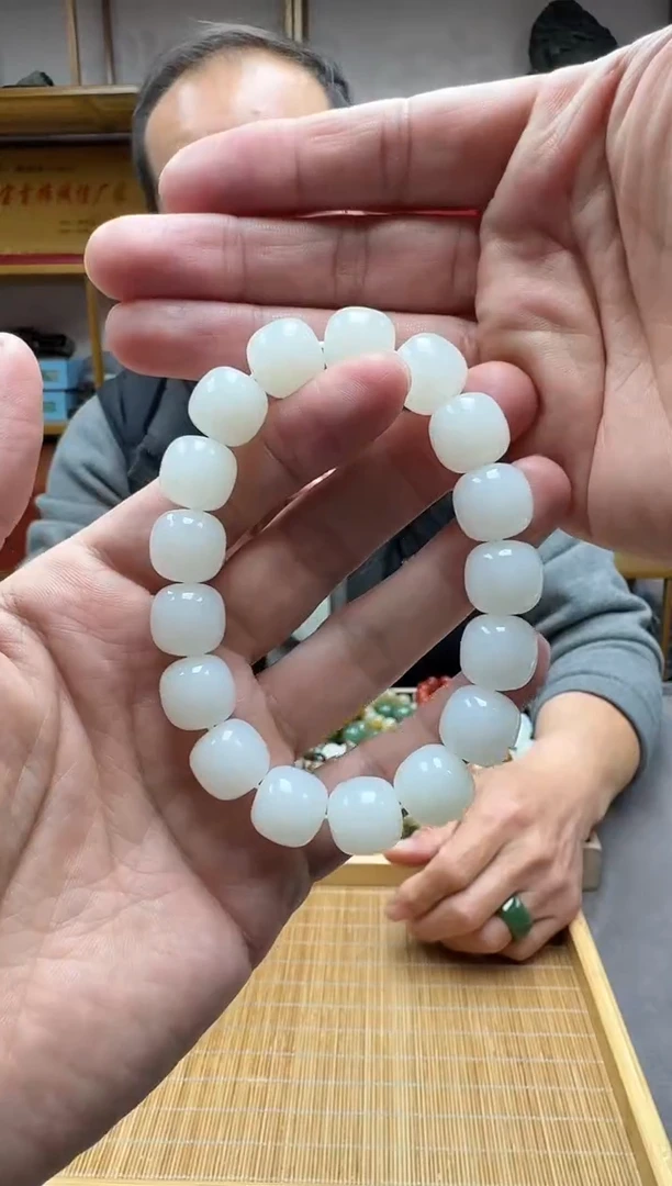 未镶嵌手链和田玉卡13阿拉玛斯白玉