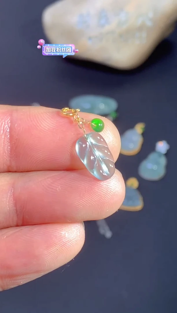 颈饰18K金镶嵌翡翠