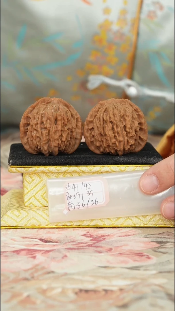 【闪购商品】文玩核桃把件老楼