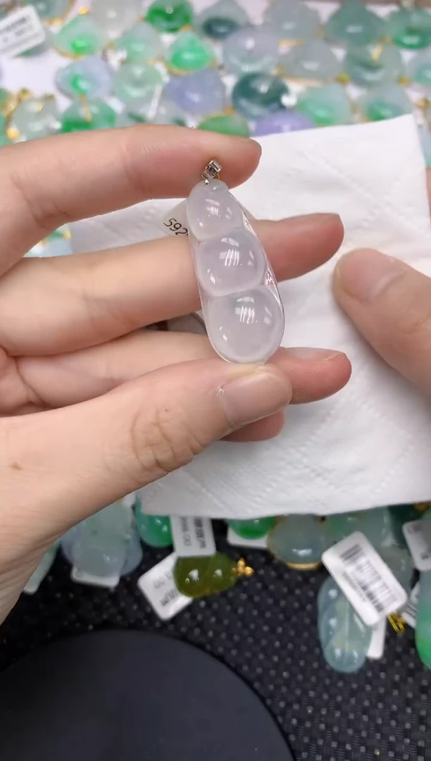 颈饰18K金镶嵌翡翠111111111