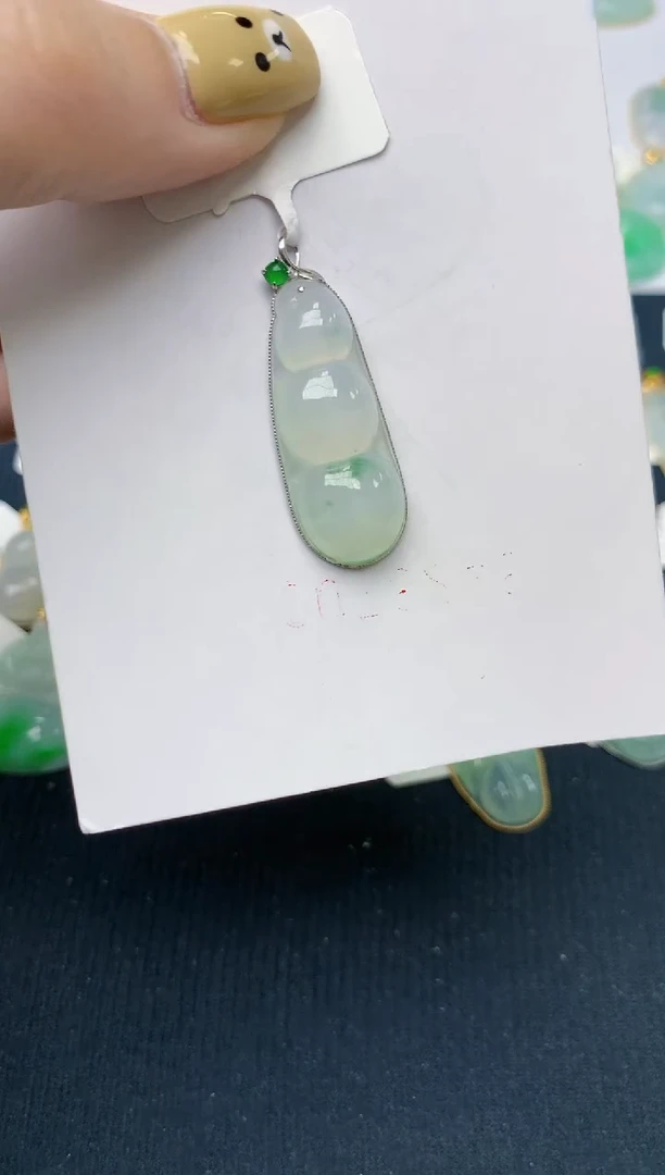 翡翠18K金镶嵌颈饰天然翡翠A货