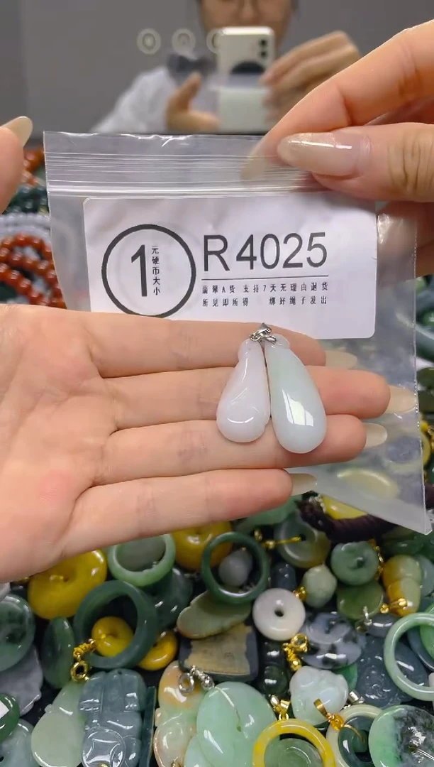 颈饰未镶嵌翡翠/ R /翡翠A货，一件也是批发价