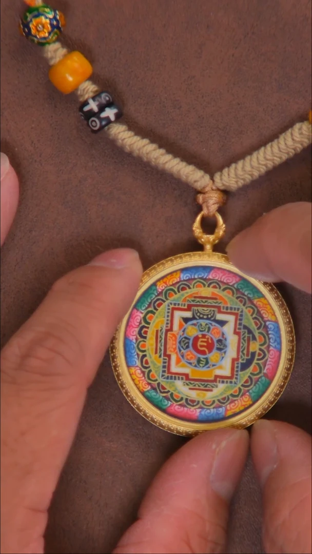 吊坠纯手绘唐卡黄财神坛城3.5cm