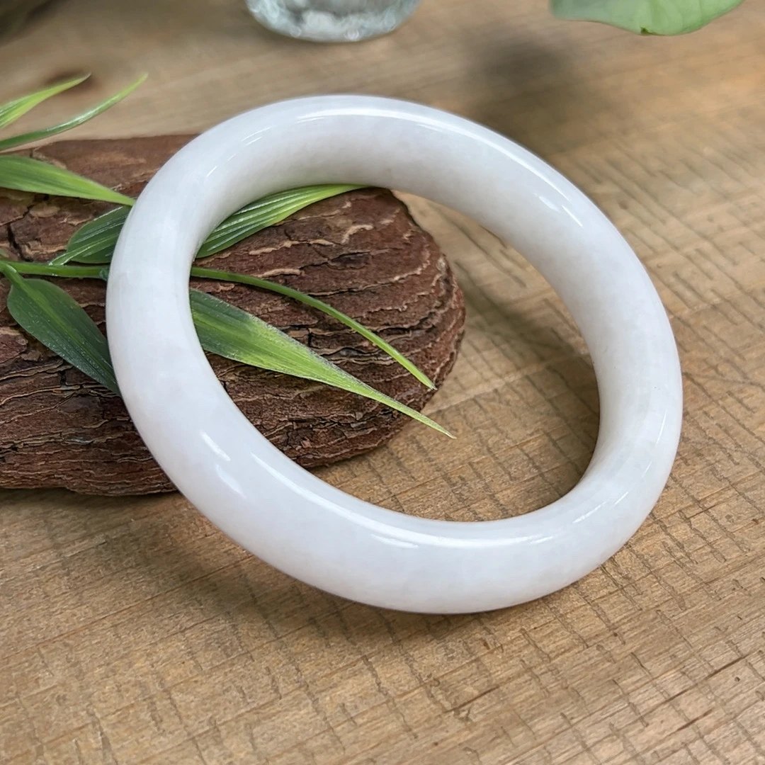 【新疆和田白玉】天然和田玉白玉手镯多样性发其一 货号：18