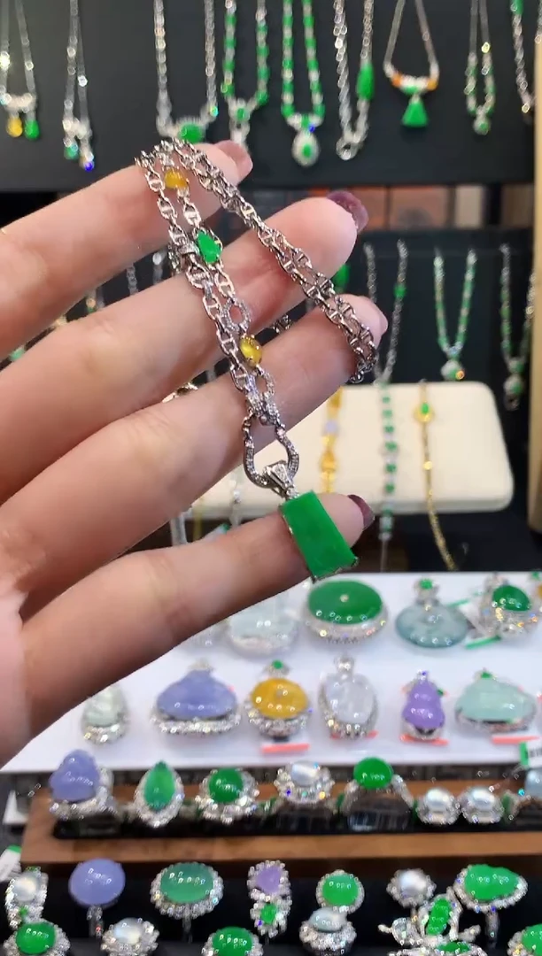 项链18K金镶嵌翡翠多样性发其一