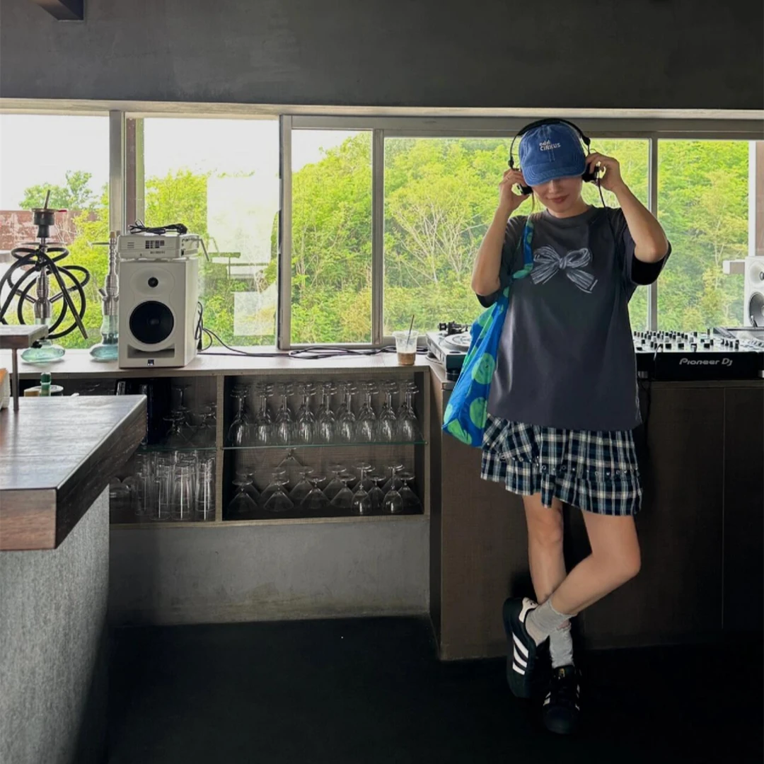 蝴蝶结印花炭灰色短袖T恤·25012