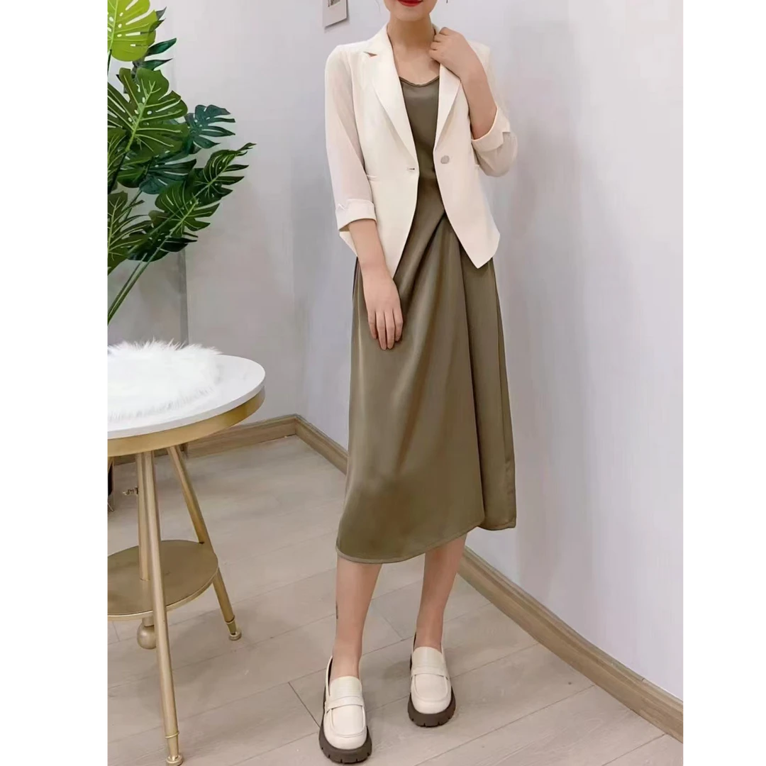 【YY557】2025年新款时尚气质修身吊带连衣裙+一粒扣西服两件套套裙