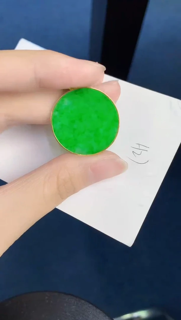 翡翠18K金镶嵌颈饰天然翡翠緬甸A貨