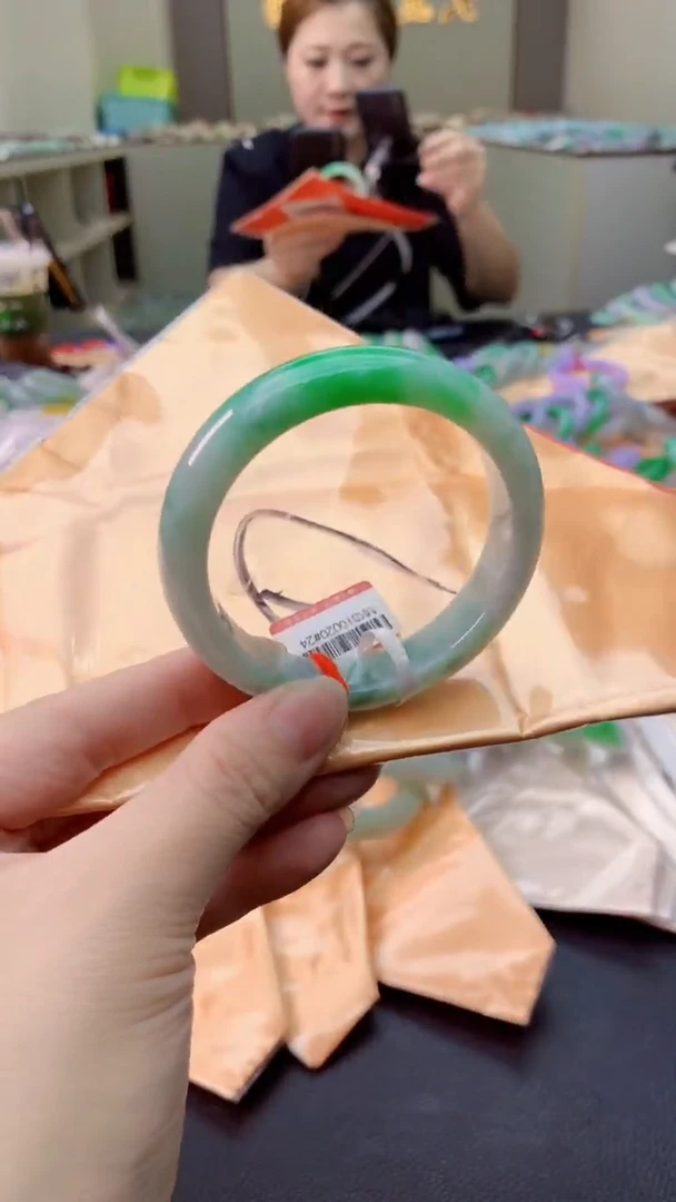 翡翠手镯未镶嵌0834842174