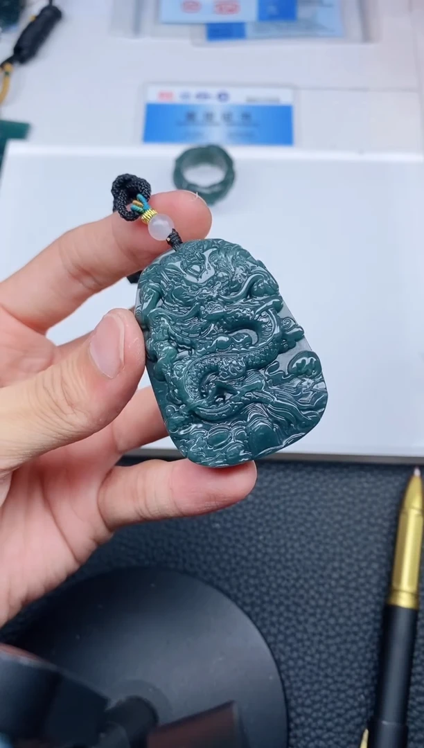 颈饰未镶嵌翡翠1