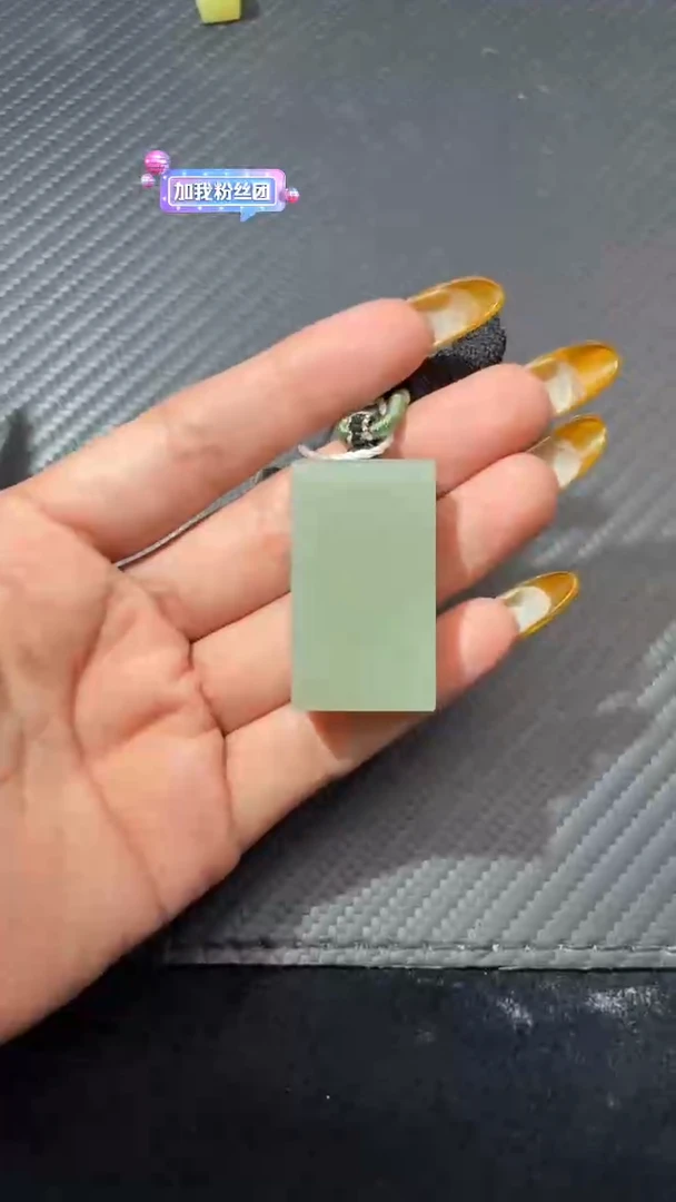 颈饰未镶嵌和田玉（青白玉）若羌无事牌微色差