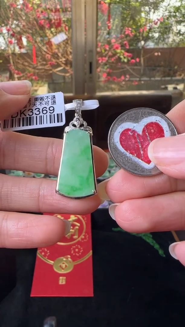 【闪购商品】翡翠颈饰18K金镶嵌DK3369绿无事牌