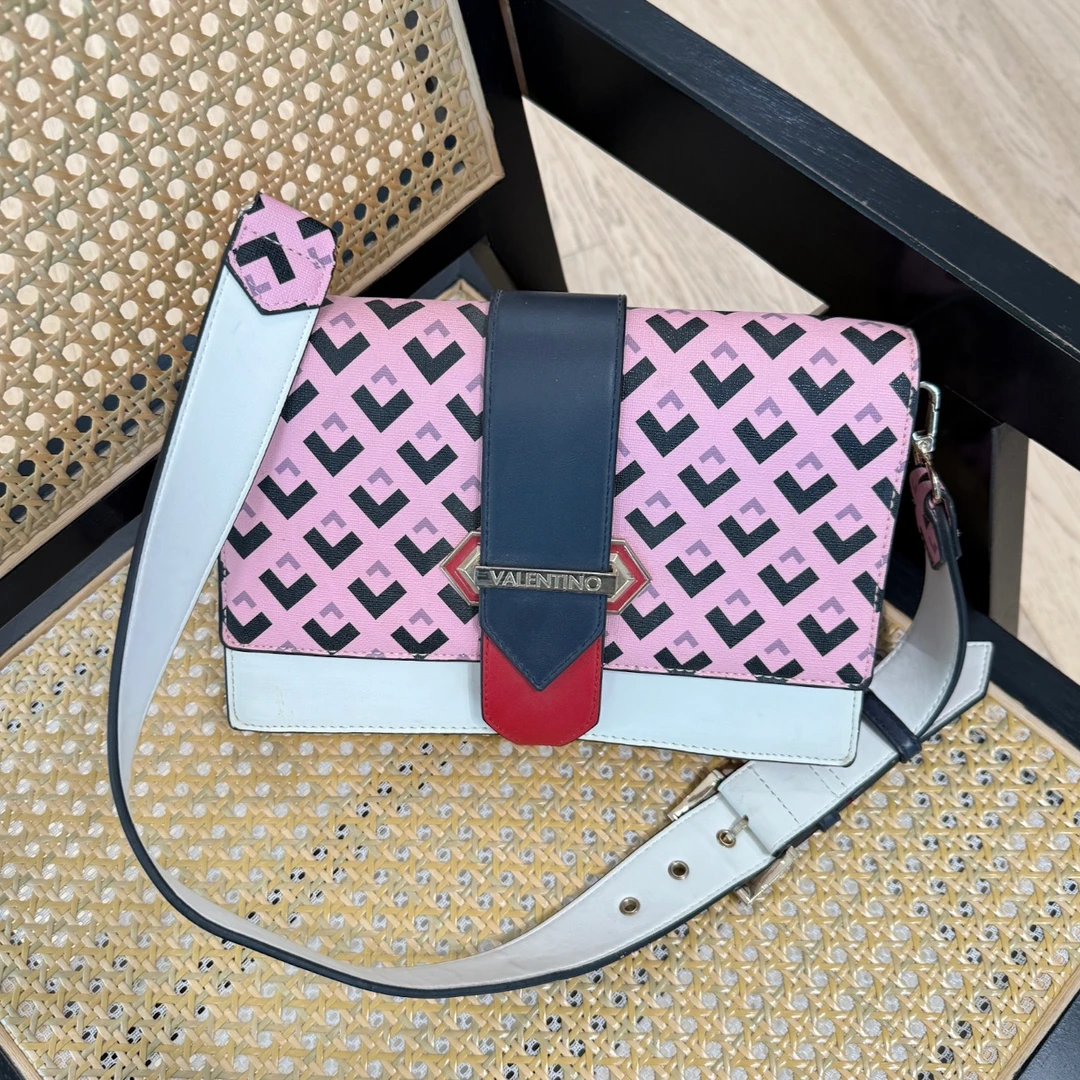 95新 Valentino/华伦天奴 单肩斜挎包