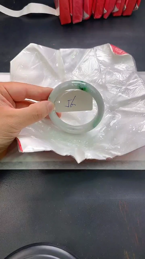 翡翠手镯未镶嵌170
