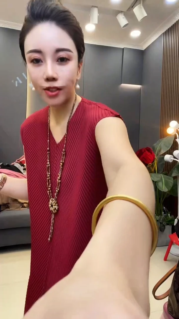 聚酯纤维（涤纶）红色 蕾丝边裙