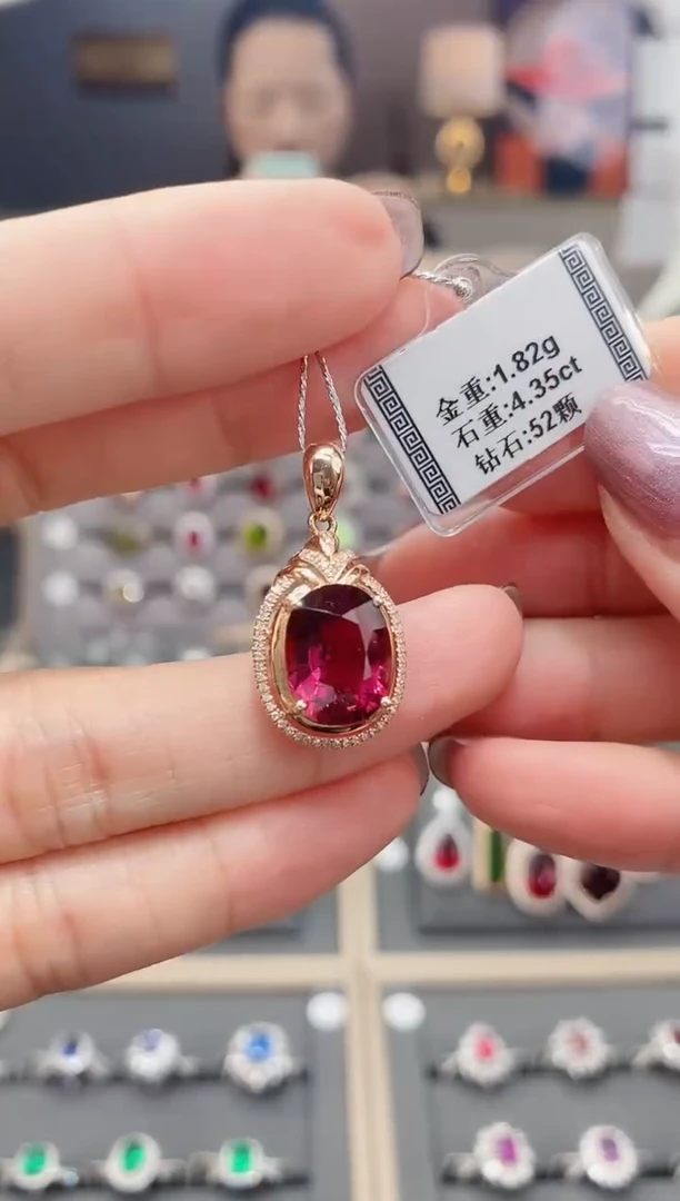 18K金镶嵌颈饰碧玺4.385