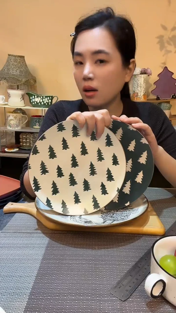 瓷片2个8.5英寸浮雕盘 微瑕介意勿拍