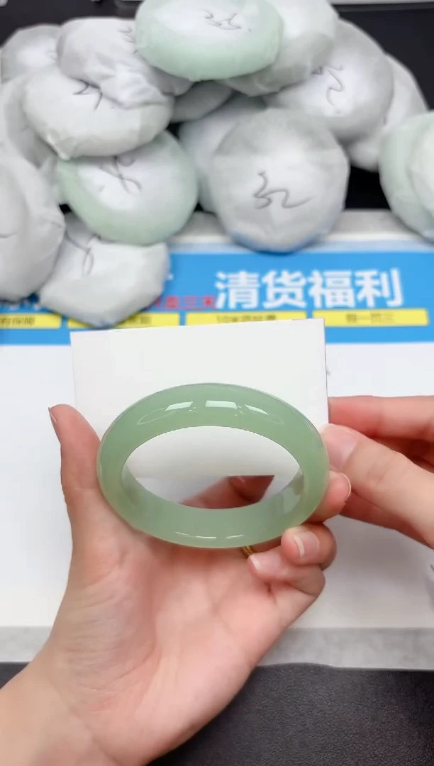 未镶嵌手镯石英质玉130-58.4