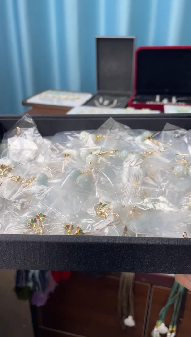 翡翠未镶嵌耳环默认包容 耳钩  多样性发其一